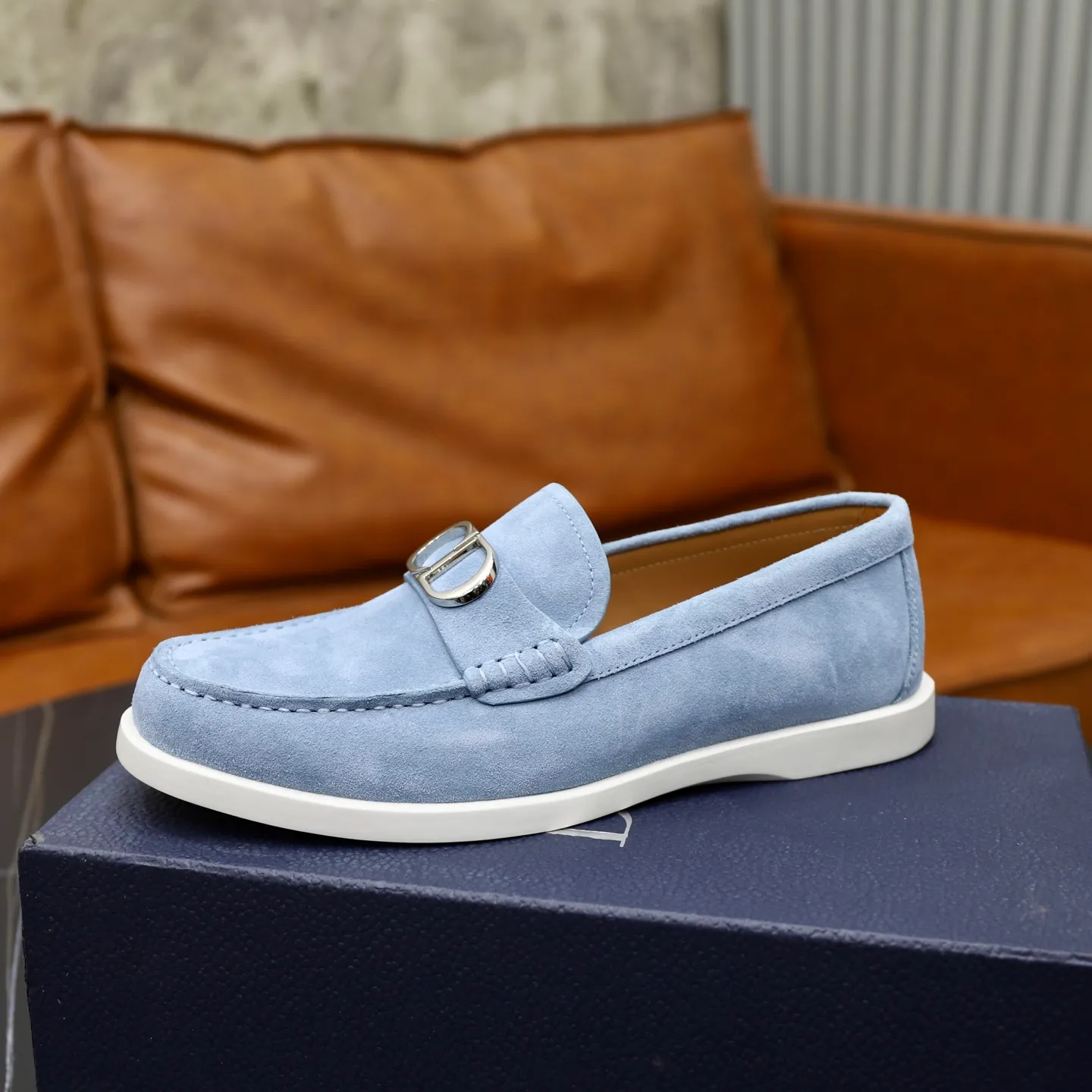Ex-factory price: 540🙅‍♂️🙅‍♂️🙅‍♂️ Brand: Dior DIOR Standard code: Men's code 38/44 (45 can be customized) Grade: Same as the official website Material: Original cowhide stitching, cowhide lining, original TPU wear-resistant soft outsole Style categories: Leisure and sports version, footwear for driving, young fashion, European and American trends, British style Color: actual picture color